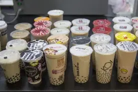 中国奶茶销量冠军：一年卖出40个亿，奈雪喜茶只能“甘拜下风”图片