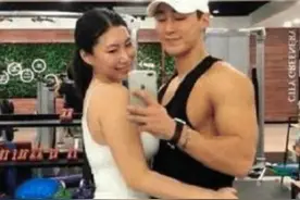 42岁健身大妈爱上25岁小伙，不顾家人反对生下龙凤胎，现状怎样？图片