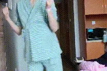 “最美孕妇”宫口开2指，产房内跳舞催生，网友：简直是魔鬼图片