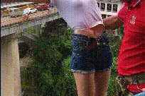 搞笑GIF：通常情况下，我都会踹上一脚的，哈哈哈图片