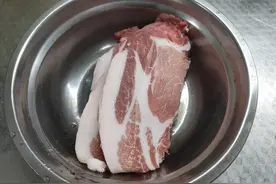 1斤猪肉放入电饼铛，5分钟后出锅，孩子口水直流，太香了图片