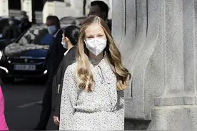 西班牙公主单独出席公务，穿碎花蛋糕裙仪态优雅，15岁有女王范图片