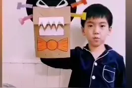 威海一小学生制作纸袋手偶，为“最美逆行者”鼓劲，为中国加油图片