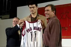 为何02年姚明能够当选NBA状元？看完他当时的选秀报告，不得不服图片