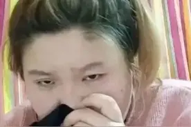过分了！某网红现身南京，疑导致交通瘫痪图片