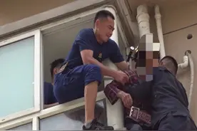 惊险！淮北一老太被锁屋内想外出竟打算翻窗，结果图片