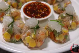 大厨教你做虾仁水晶包，年夜饭又添一道拿手菜，上桌孩子瞬间抢光图片