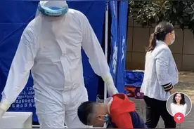 追热点 | 登上热搜的青岛鞠躬小男孩找到了，他的一个动作温暖了一座城图片