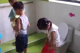 3岁女儿从幼儿园回家，抓着裤子说不能尿尿，脱下裤子妈妈炸了图片
