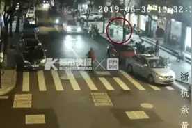杭州2岁男童街头走失，监控发现他被一名陌生女子牵走！结局超暖心图片