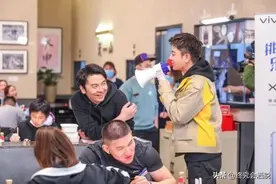极限挑战：贾乃亮的嘴真是太会说了，一句接一句，佩服佩服图片