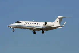 英国私人飞机空姐从业20年，讲述“高空俱乐部”不为人知的故事图片