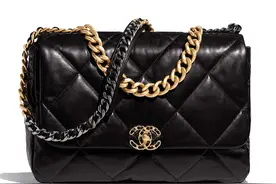 老佛爷最后参与设计的香奈儿Chanel包袋指南：Chanel 19 Bag图片
