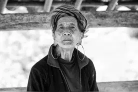 越南一妇女，被拐卖在大山20年，住山洞吃烂果，谁能来拯救她？图片