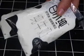 2袋牛奶，倒入1碗面粉，想不到这么美味，孩子三天两头点名要吃图片