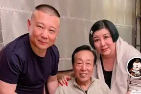 郭德纲夫妻探望鼓曲大师，王惠打扮依旧高调惹眼，张云雷乖巧十足图片