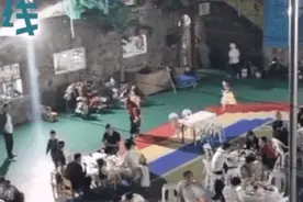 幼儿园临时转行卖烧烤自救，结果生意火爆…网友：自助者天助之图片