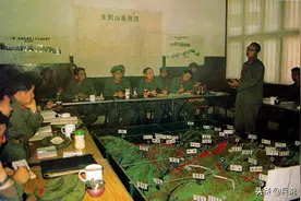 廖锡龙别出心裁，带头戴防毒面具跑步，大家顿时没了脾气图片