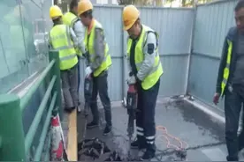 西宁城中： 抢修市政道路 保障出行安全图片