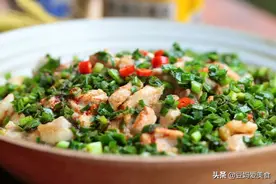 鸡肉和韭菜的绝妙配搭，做法还简单，比韭菜盒子更香更好吃图片