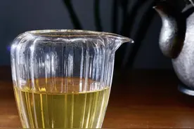 惊人！云南10公斤茶鲜叶竟拍出1068万元！牛逼图片