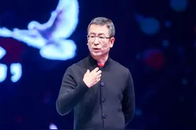 “走读”or“住校”，白岩松直言：孩子上高中，打死也不能住校图片