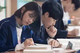 上学时为啥总安排男女同桌，不怕早恋吗？班主任坦言：有5点好处图片