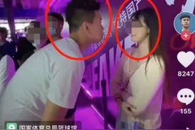 集训期间秀恩爱引争议！杜锋会不会找他谈话呢？球迷评价褒贬不一图片