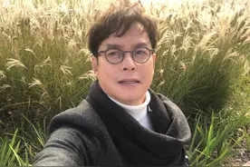 相比“睡粉”大瓜，谭咏麟“二女共侍一夫”的往事更加精彩图片