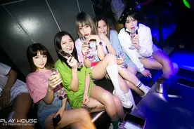 他“偷拍”成都夜店里的正妹，年轻人的燥热在夏日被点燃图片