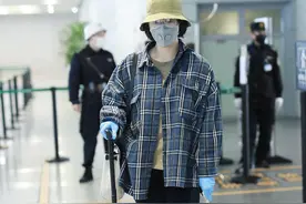 看腿90斤看腰140斤！苹果型身材的蒋欣，还能靠穿搭拯救吗？图片