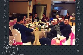 女子带7岁儿子参加聚会，回到家想看聚会照片，发现已被移出群聊图片