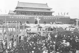 日本战败后，一个中国小孩被带去日本，成千万富豪之后回国寻亲图片