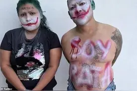 墨西哥街头惊现神秘“黑暗骑士”，抓住正在抢劫的人，把他们的脸涂成超级反派小丑图片
