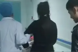 湖南一女子15分钟生完孩子，从容走出产房自己穿鞋，家人都看懵了图片
