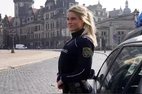 德国网红女警Adrienne Kolesza，身材结实有力，颜值美到犯规图片
