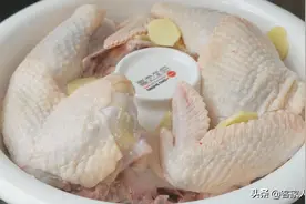 秋冬季客家人爱这样吃鸡，一只鸡一碗汤，甘香肉滑，营养好吃温补图片