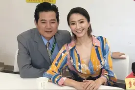 43岁女星孕期怒斥小三！发文宣战信息量大，与大23岁老公刚结婚图片