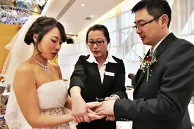 妻子去世后，岳父：肥水不流外人田，你娶小姨子，女婿：好图片