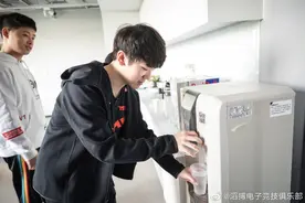 英雄联盟：战胜老东家IG，如何评价JackeyLove今天的赛场表现？图片