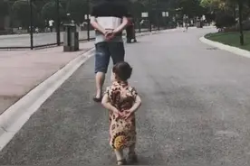孩子越长越像爷爷，宝爸偷偷做鉴定，看到结果宝爸乐了，家却没了图片