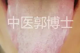 晚上摸着墙，才能入睡，只因手心太热，治疗不只滋阴清热那么简单图片