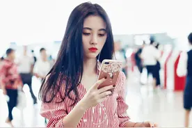 鞠婧祎的日常穿搭，简约又充满仙气感图片