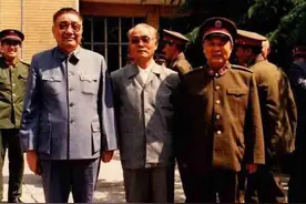 这位开国少将，当过大军区司令员，后来又成为上将，儿子是中将图片