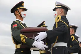 今天，祖国接你们回家！图片