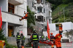 实景模拟7.3级地震，四川2020年省级抗震救灾综合演练举行图片