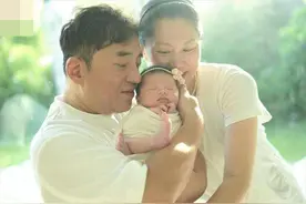 从不婚主义变身孩子奴，56岁吕方有女万事足，自曝将追二胎图片