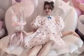 麦迪娜庆二胎女儿满月，哪吒头配公主裙超少女，产后一月恢复如初图片