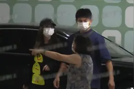 吴奇隆一家三口同框露面，刘诗诗推着婴儿车，两岁儿子呆萌可爱图片