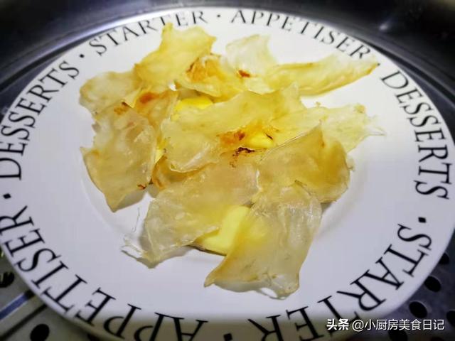羊肚菌花胶炖排骨的功效 2026年羊肚菌花胶炖排骨的功效与禁忌